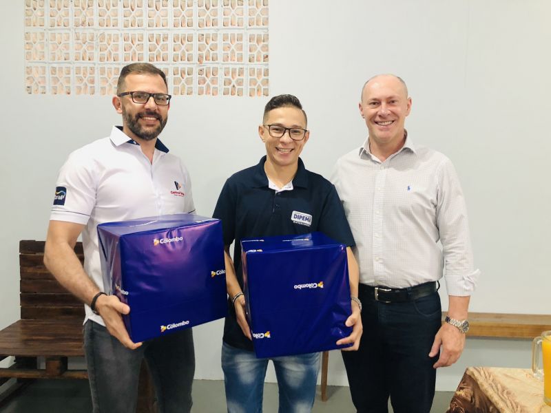 Colaboradores celebram aniversário de casa no Grupo Central Tintas